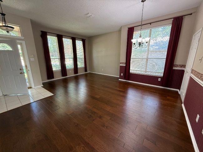 Photo - 1022 Dickens Ln House