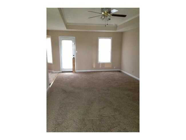 Building Photo - 3 Bedroom 2 Bath Home For Rent Near Post!