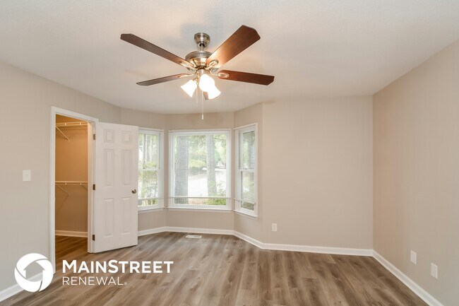 Foto del edificio - 4700 Thurmount Pl