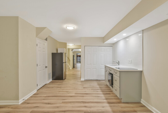 Building Photo - 5716 Osprey Ct