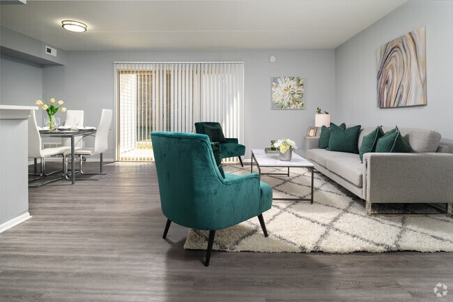 2BR,2BA -900SF Living Area - Iron Hill Apartments