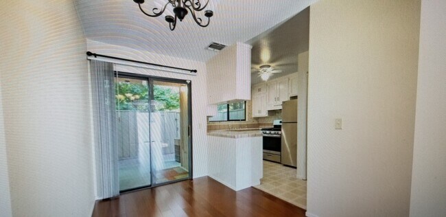 Dining area - 3750 El Camino Real