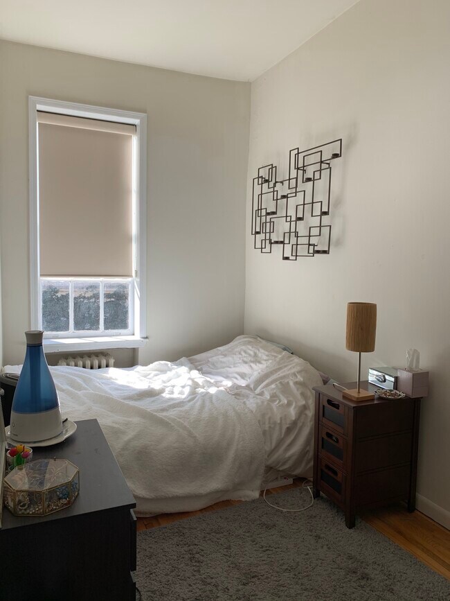 Building Photo - 65 W 85th St