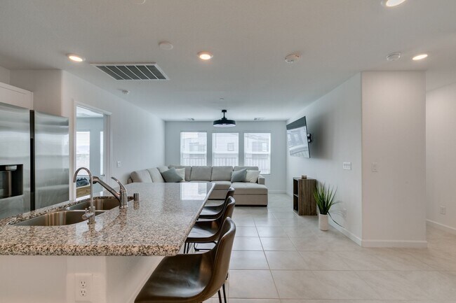 Foto del edificio - 2024 Lennar-Built Fully Furnished 2BR + Office Space Townhome-Style Condo in Cadence