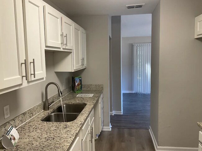 Building Photo - 4915 Donnybrook Ave