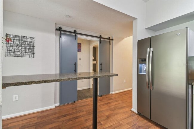 Building Photo - 2440 W Horatio St