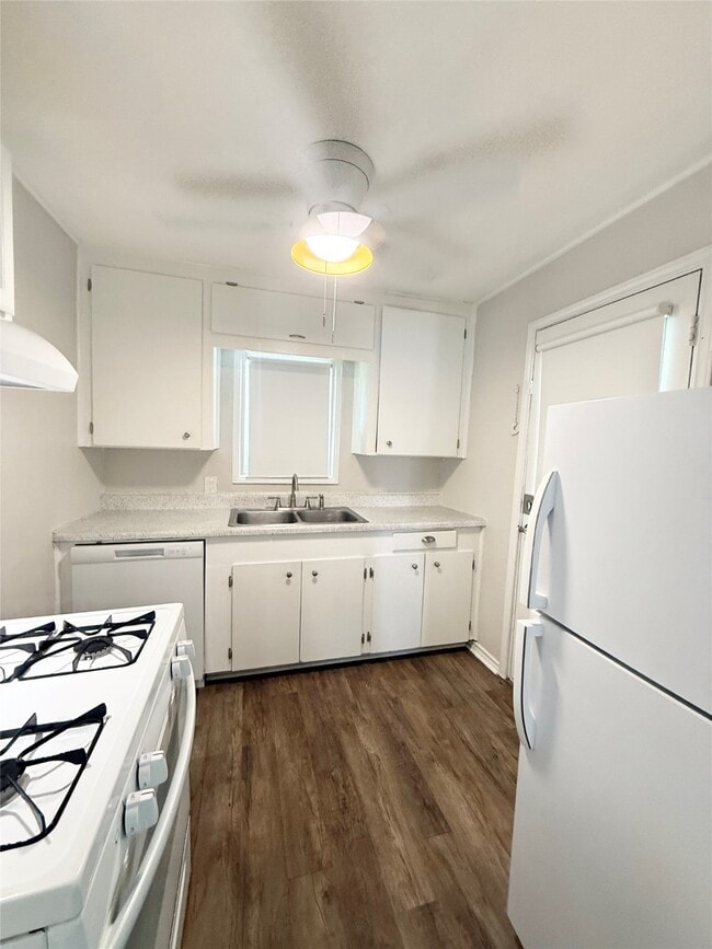 Building Photo - 117 Oak Dr