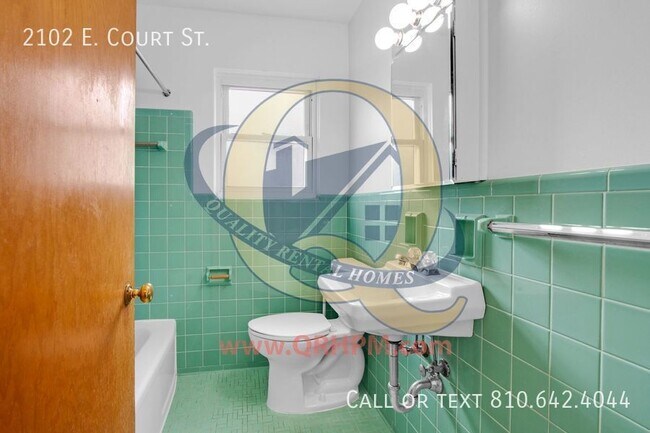 Building Photo - Spacious 2 Bedroom 1 Bath