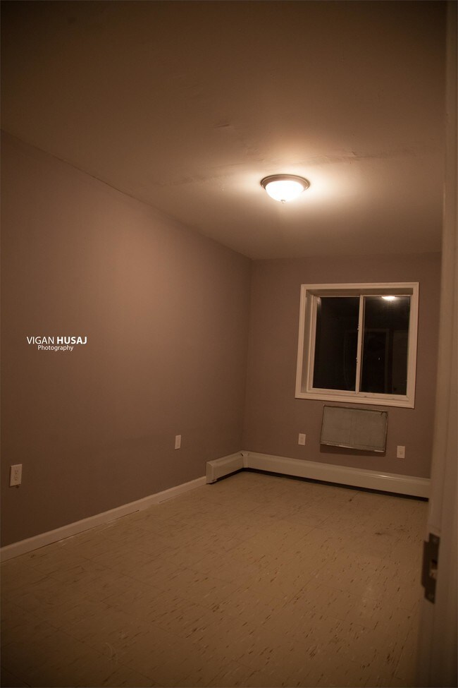Building Photo - 2084 Valentine Ave