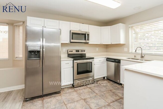 Foto del edificio - Now Available!