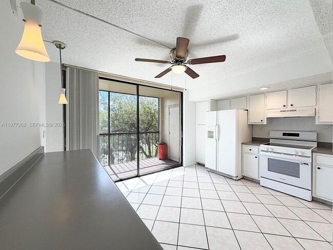 Foto del edificio - 8075 SW 107th Ave