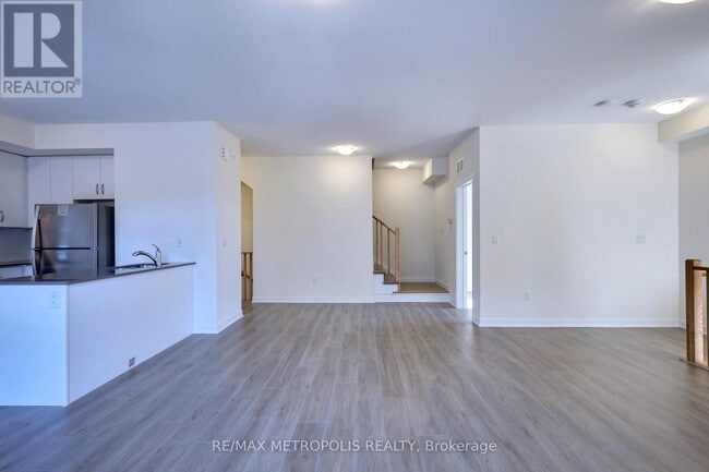 Building Photo - 1695-1695 Dersan St