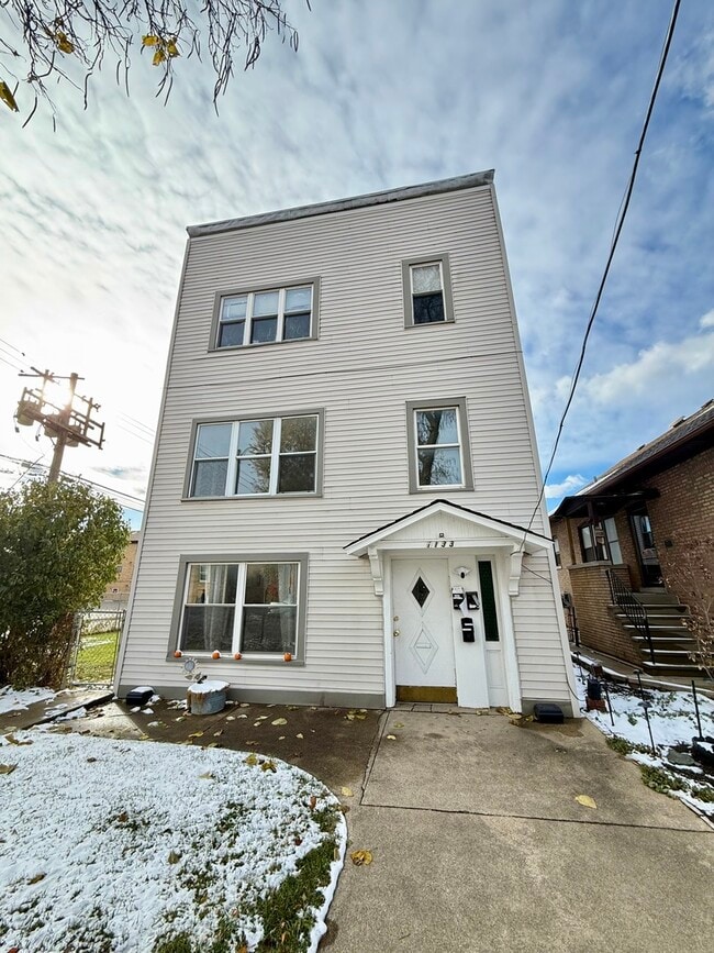 Building Photo - 1133 Beloit Ave