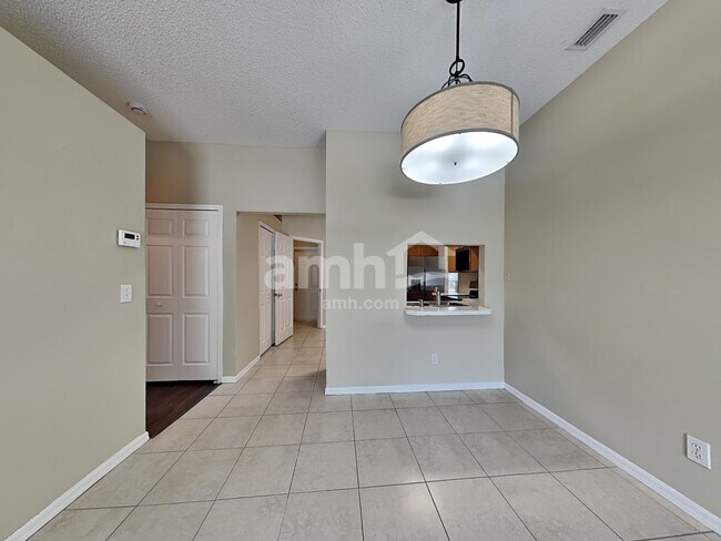 Foto del edificio - 1345 Brooke View Dr