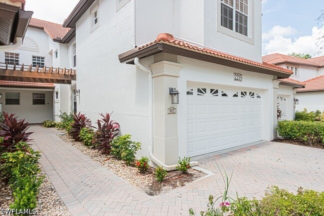 Building Photo - 2215 Hawksridge Dr
