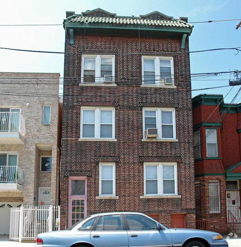 Building Photo - 7 Hague St