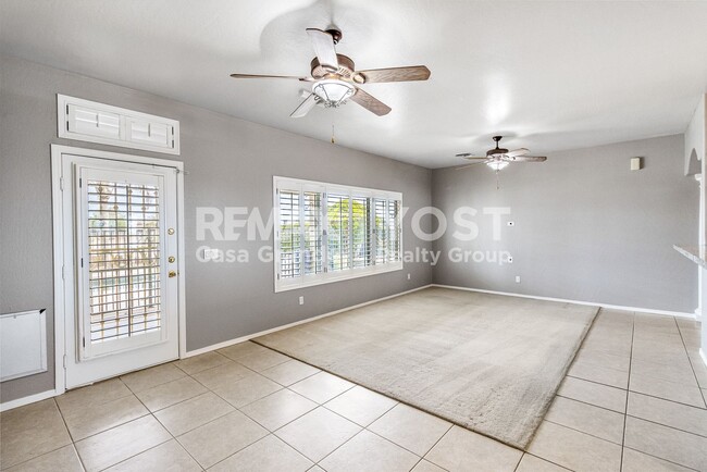 Building Photo - Cozy home on large lot with pool and Solar!