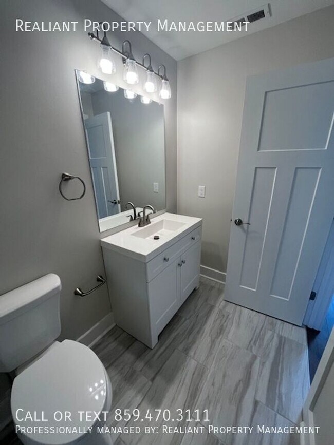 Foto del edificio - Completely Remodeled, 3 Bedroom, 3 bath ho...