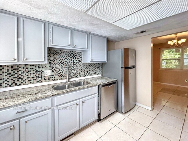 Foto del edificio - 925 Pine Oak Trail