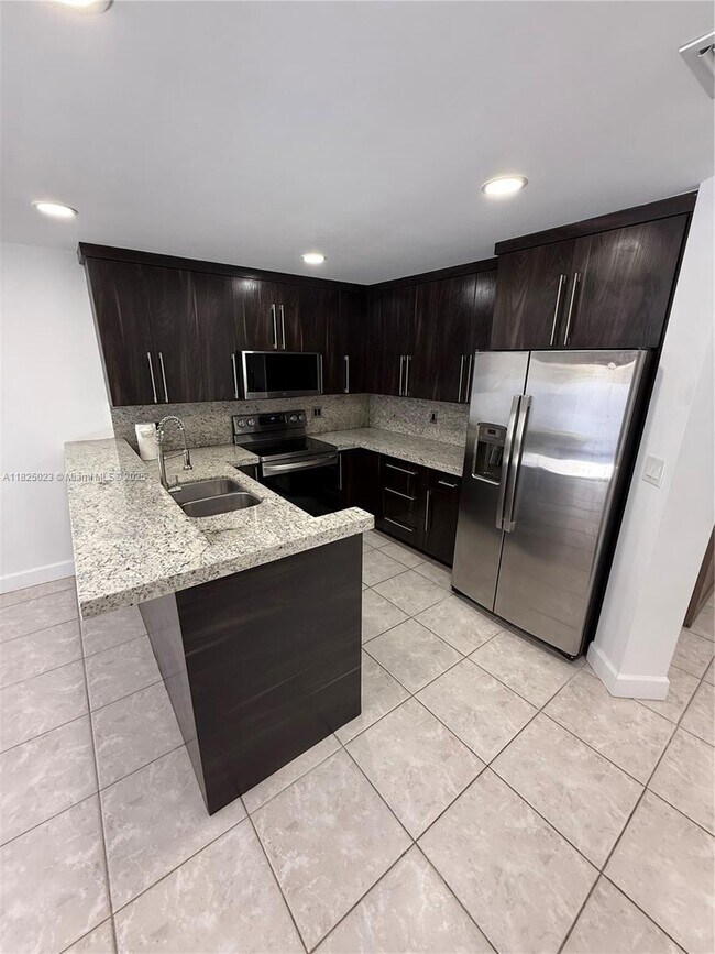 Building Photo - 8660 SW 161st Ave