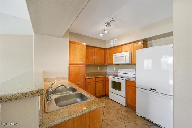 Foto del edificio - 7255 W Sunset Rd