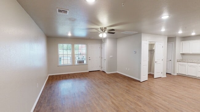 Building Photo - 409 E Tonner Ave