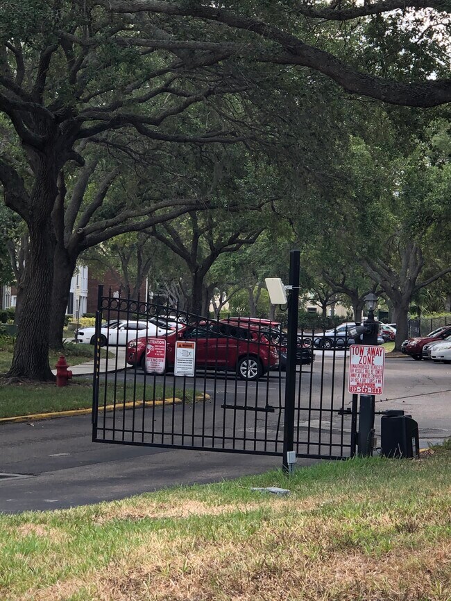 Foto del edificio - 10122 Winsford Oak Blvd