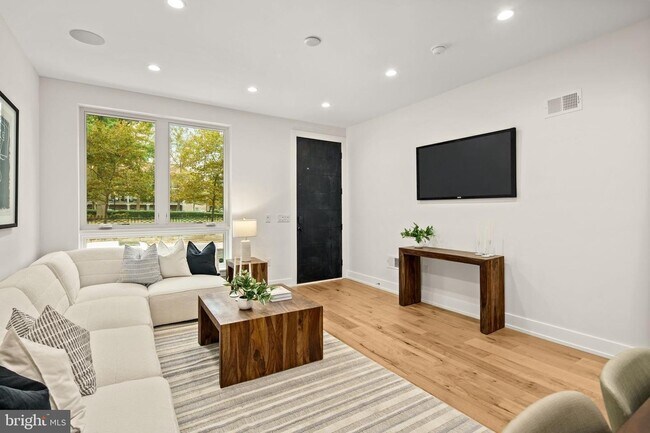 Foto del edificio - 2403 Grays Ferry Ave