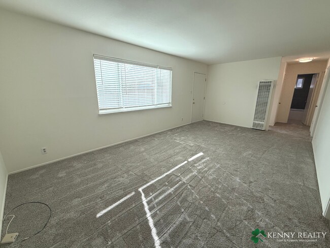 Foto del edificio - Renovated 3BR Duplex Home – Garage, Laundry, Parking