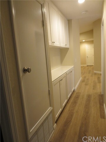 Building Photo - 17 Buttonwood