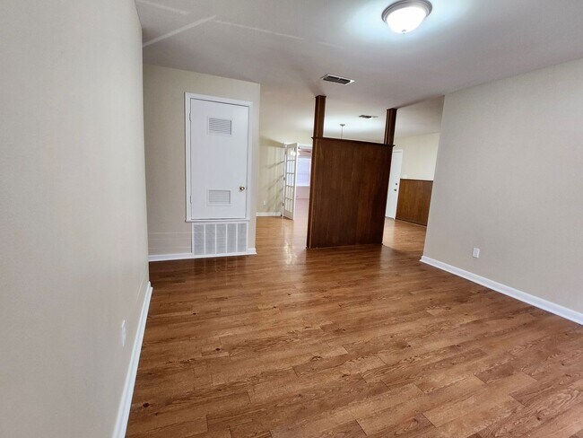 Foto del edificio - Available Now! 3 Bedroom in PG w/ BONUS ROOM