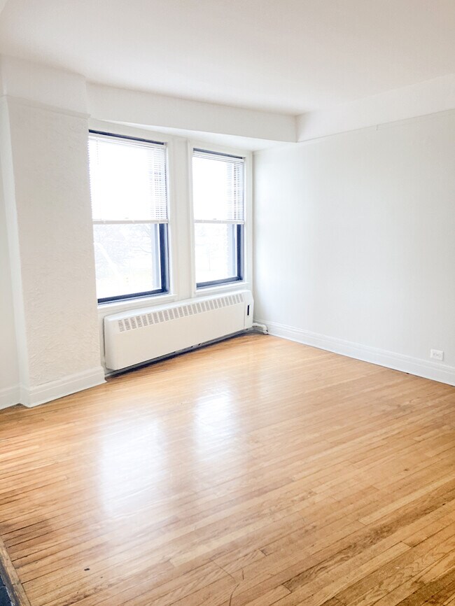 Foto del edificio - 1401 E Jefferson Ave