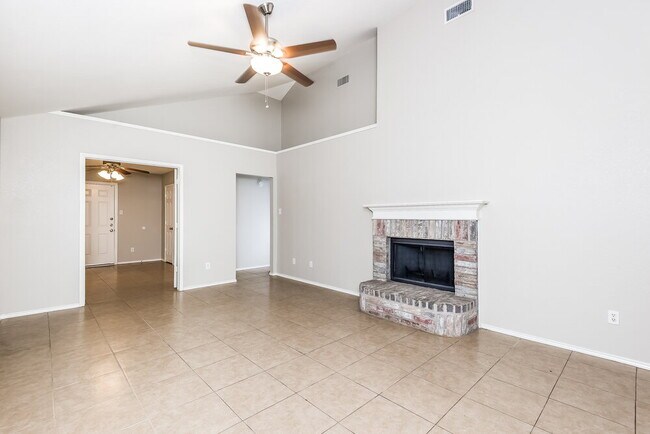 Building Photo - 2500 Ensenada Ln