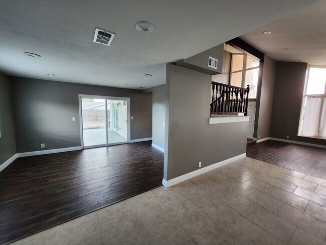 Foto del edificio - 4-Bedroom Hilltop Getaway!