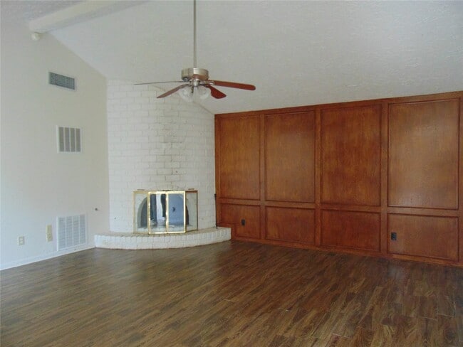 Building Photo - 30 Barcelona Ct