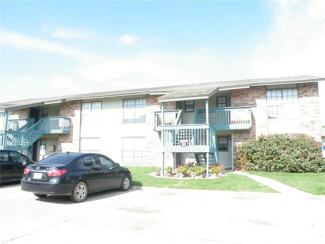 Building Photo - 408 N Oakwood Rd
