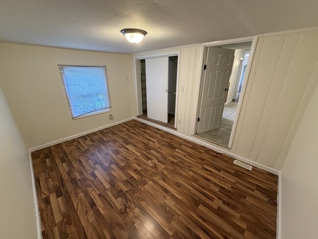 Building Photo - 3209 Dix Ave