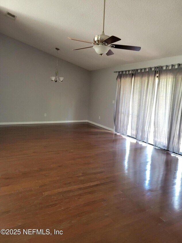 Foto del edificio - 8038 Loch Lomond Ln