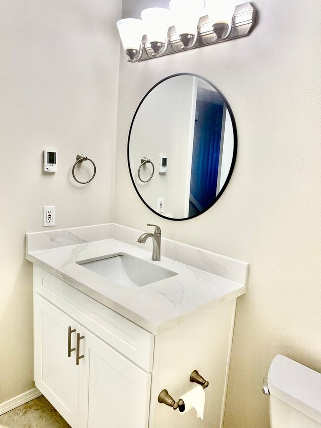 Foto del edificio - Freshly Renovated 1 Bedroom Townhouse with...