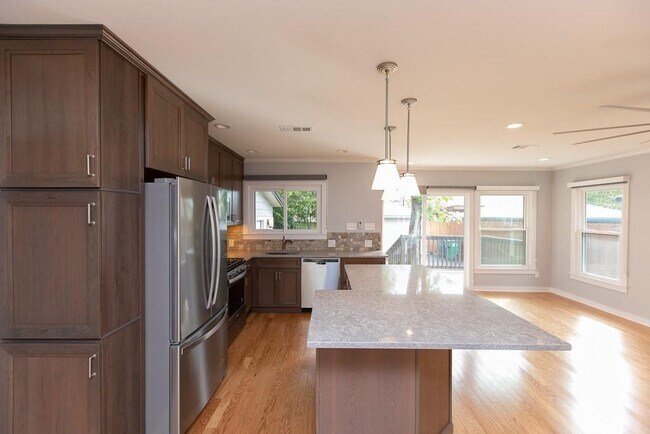 Building Photo - 1317 Madison Ave