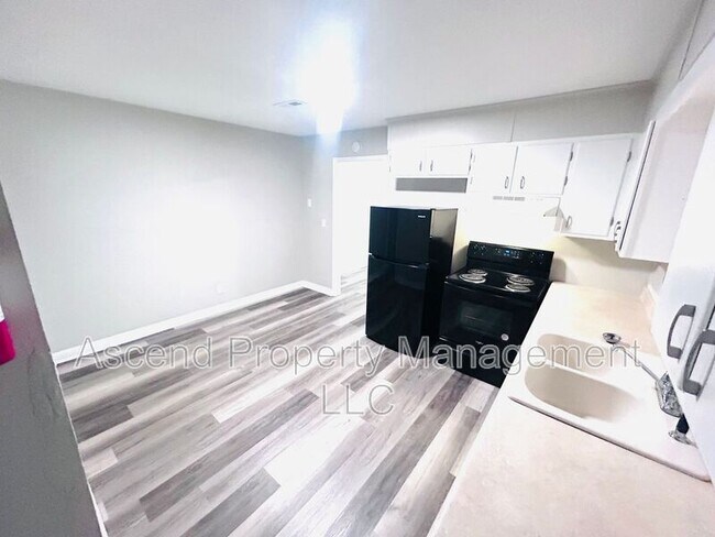 Foto del edificio - 3341 Pinewood Ave