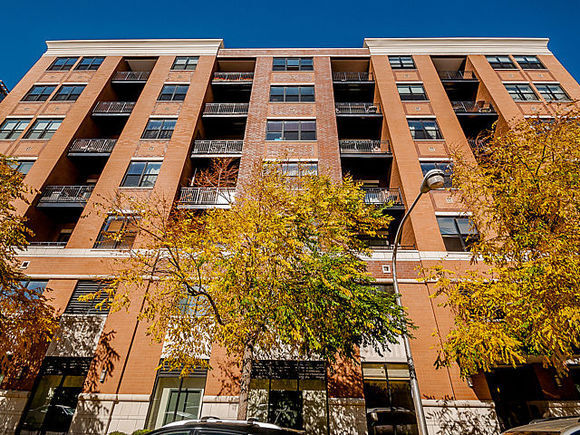 West Side of Condo Building - 950 W Leland Ave