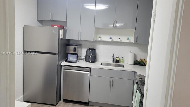 Foto del edificio - 4158 Inverrary Dr