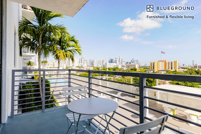 Foto del edificio - 1000 NW 7th St