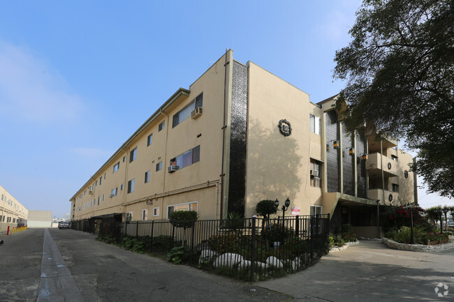 Building Photo - Saticoy Plaza