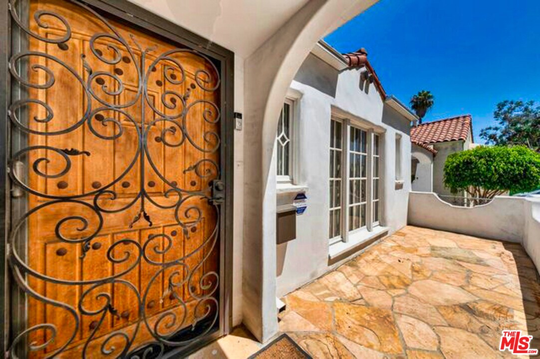 Foto principal - 818 N McCadden Pl