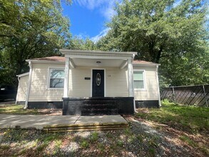 Building Photo - 329 N New Hope Rd