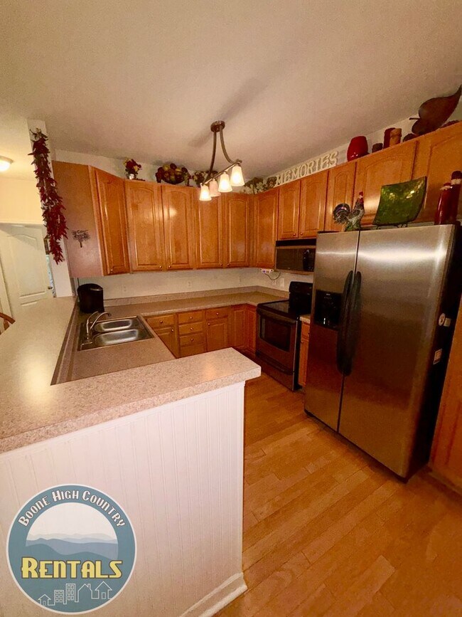 Building Photo - Fully Furnished Spacious 2 Story Condo at Pine Ridge
