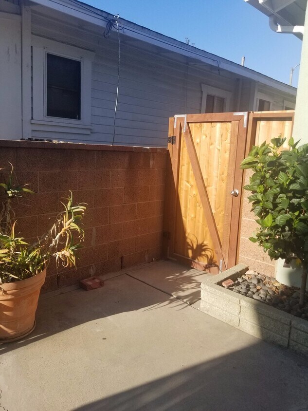 Foto principal - 830 Temple Ave