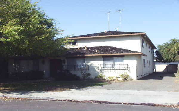 Building Photo - 765 Calla Dr